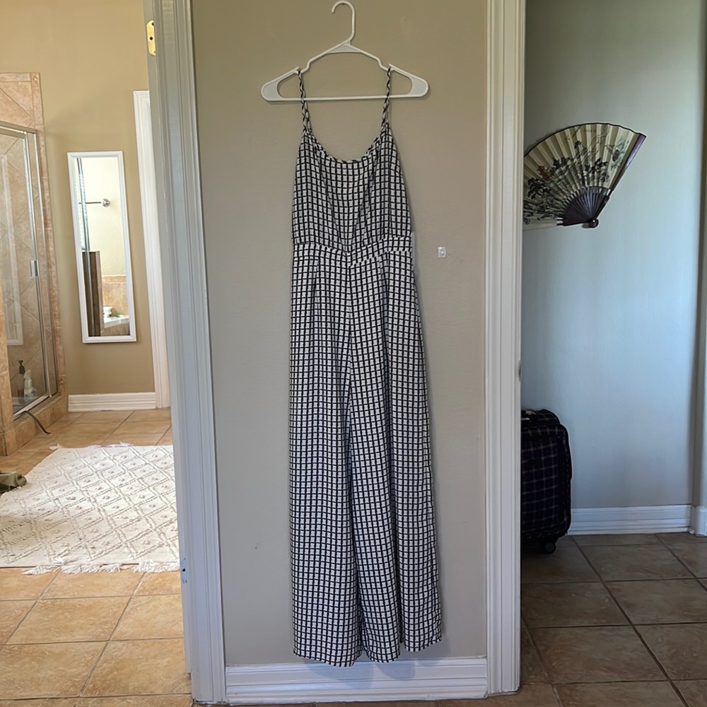 Hi! I am selling this super cute jumper to make more room in my closet.